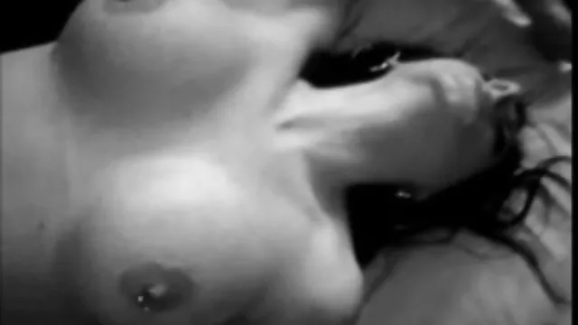 Porno kaydı Horoz Sanna mobil porjo bir oyuncak ile onu sıkı pislik dolması alır
