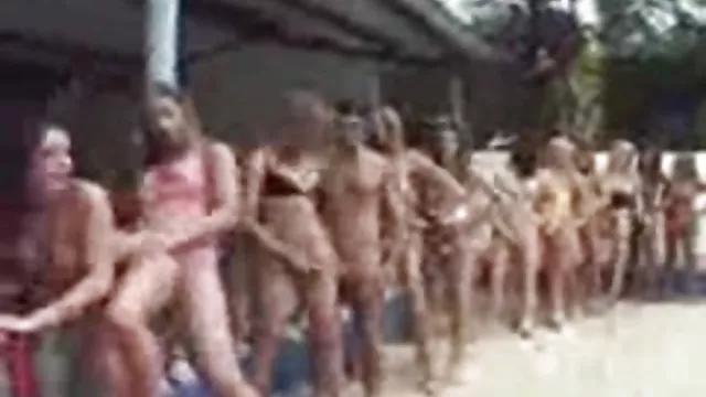 Porno kaydı (Çıplak)Shoko bikini ıslak losyon kullan Fetiş porn indir cep